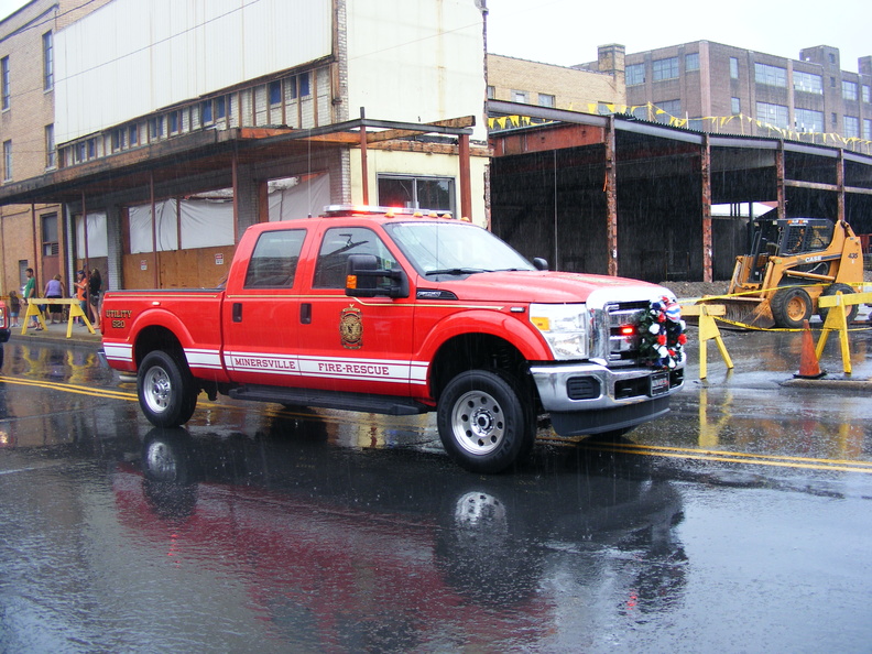 9_11 fire truck paraid 068.JPG